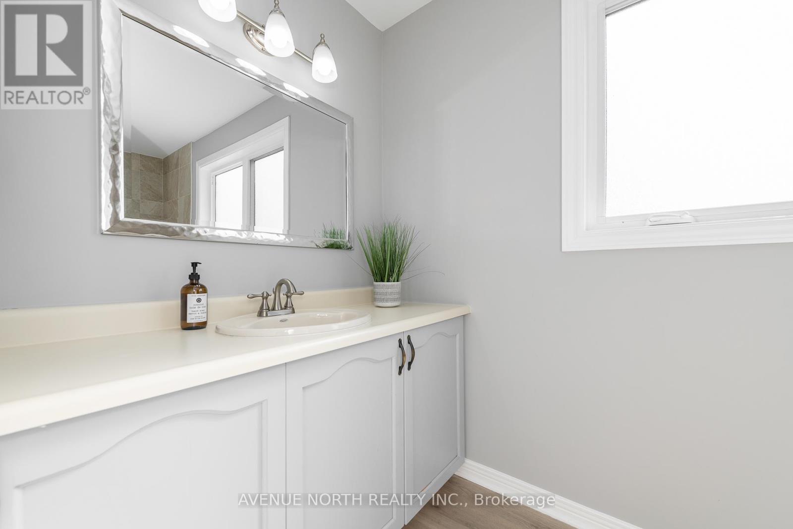 2 Chickasaw Crescent, Ottawa, Ontario  K2M 1M3 - Photo 39 - X12401058