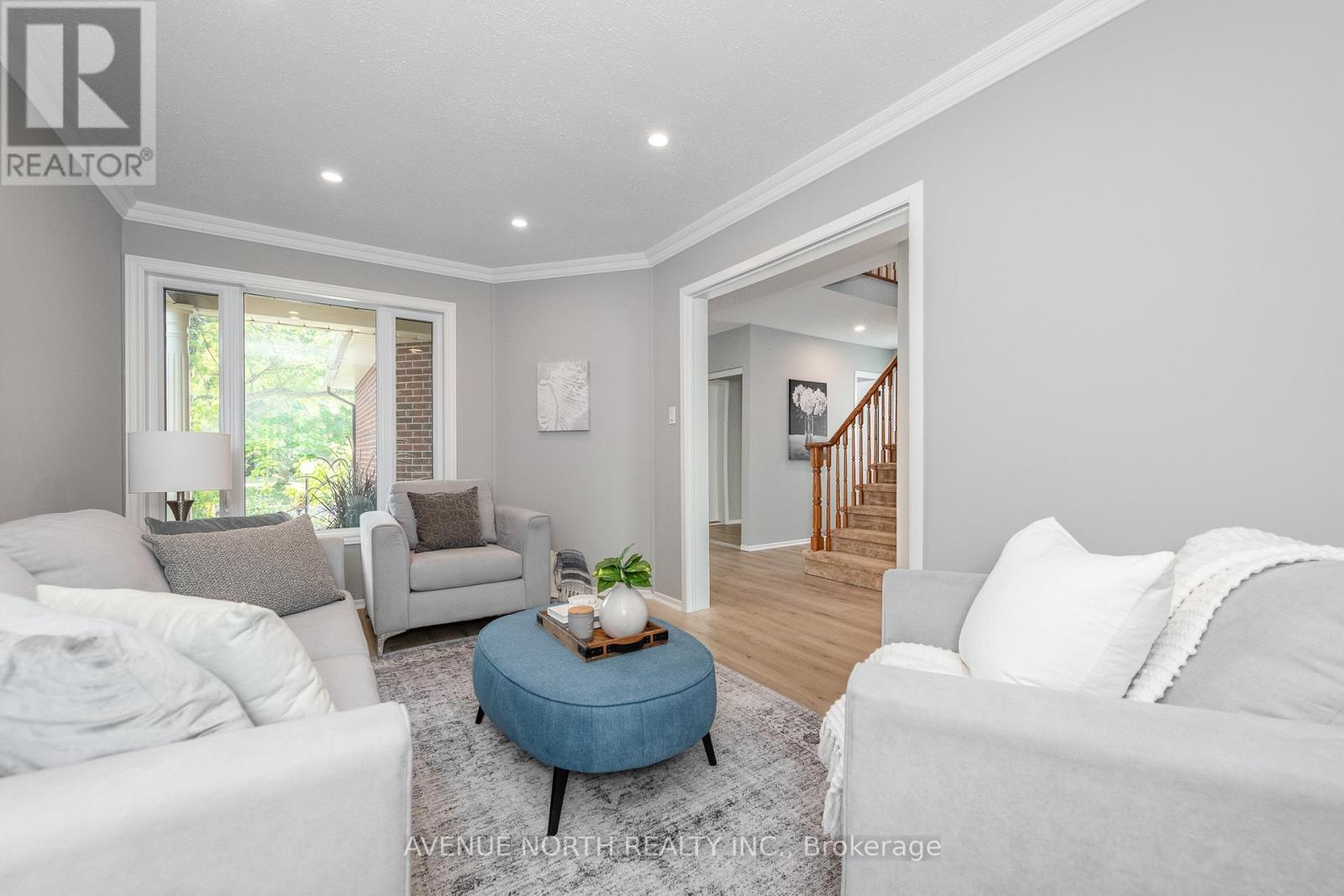2 Chickasaw Crescent, Ottawa, Ontario  K2M 1M3 - Photo 9 - X12401058