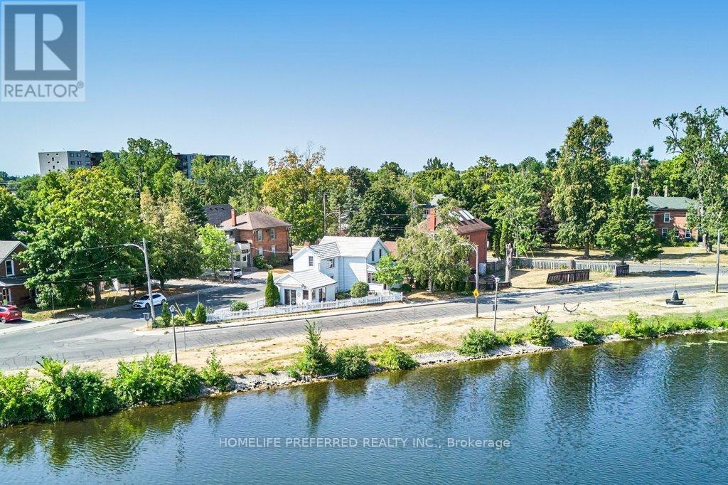 157 Crescent Street, Peterborough Central, Ontario  K9J 2G4 - Photo 6 - X12349610