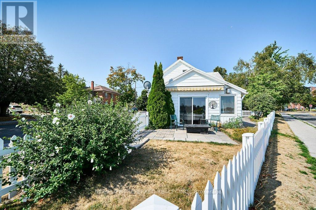 157 Crescent Street, Peterborough Central, Ontario  K9J 2G4 - Photo 12 - X12349610