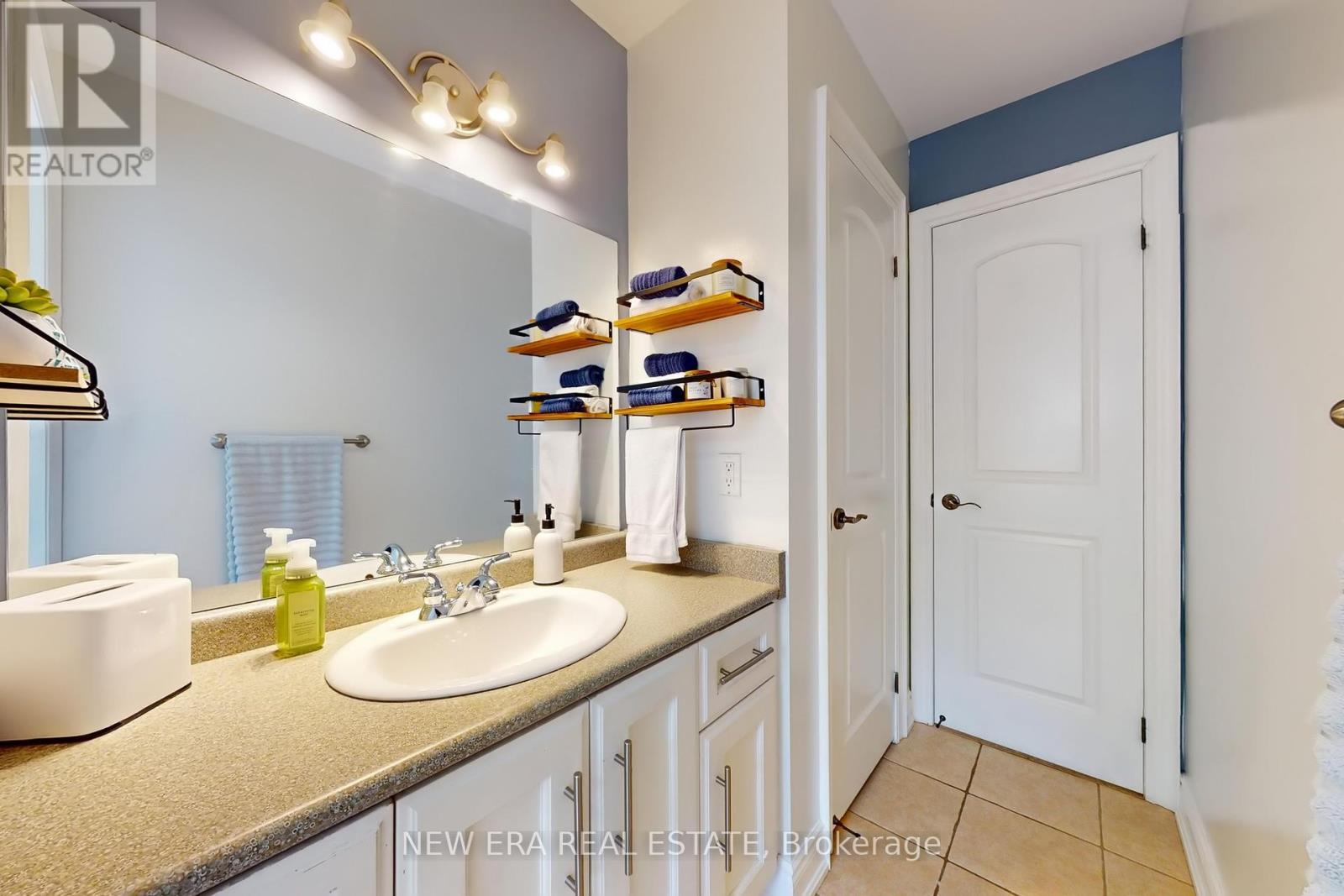 1031 Lake Drive N, Georgina, Ontario  L4P 3E9 - Photo 29 - N12399839