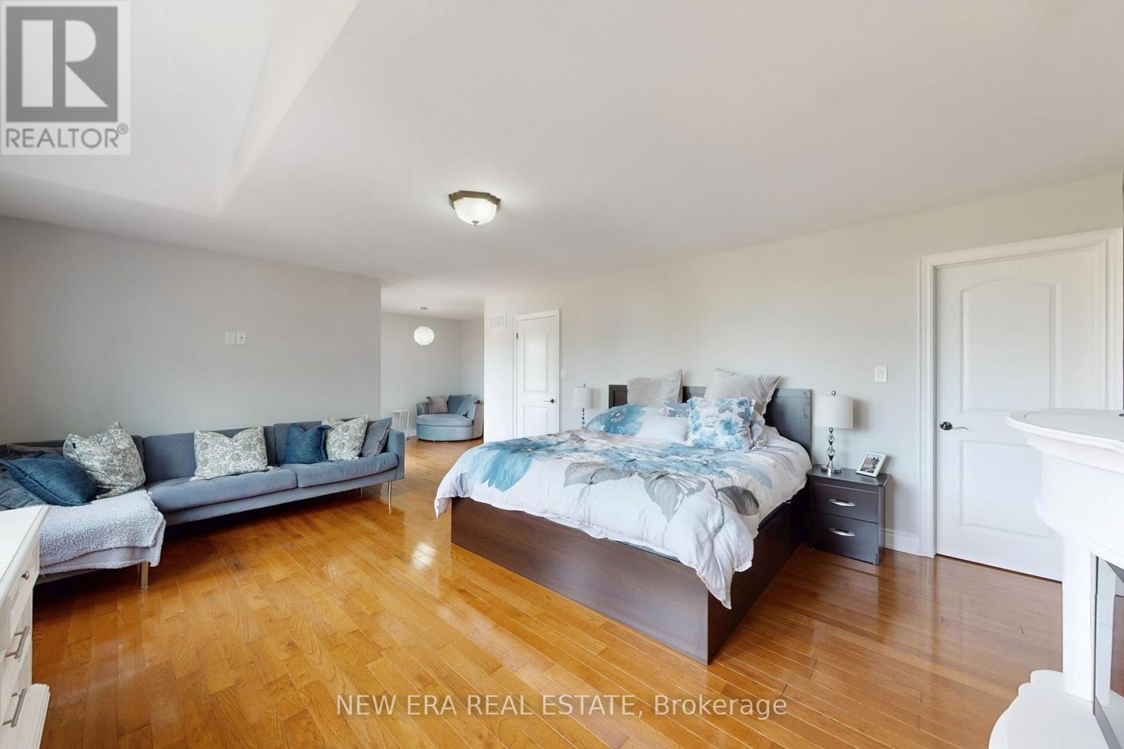 1031 Lake Drive N, Georgina, Ontario  L4P 3E9 - Photo 19 - N12399839