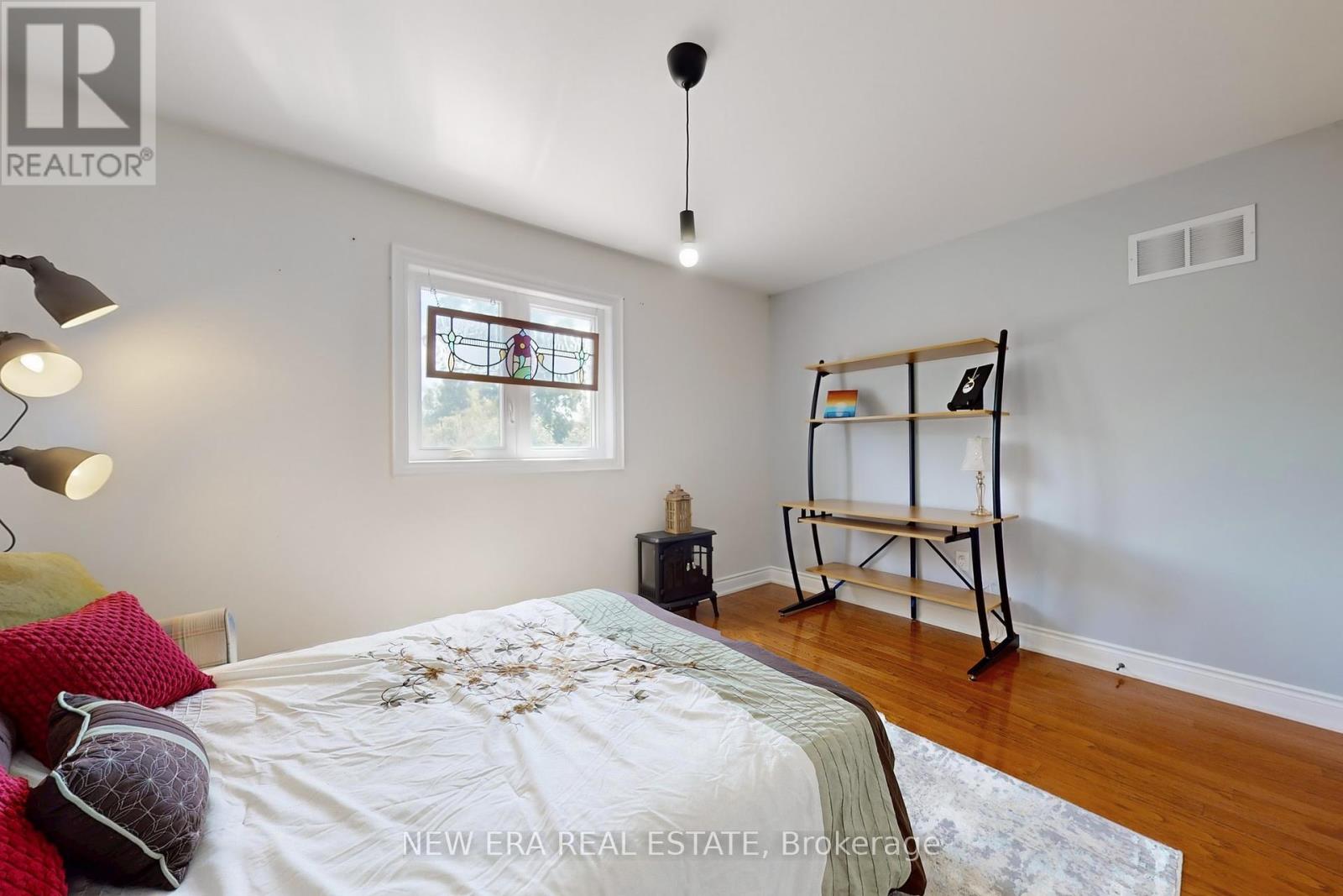 1031 Lake Drive N, Georgina, Ontario  L4P 3E9 - Photo 24 - N12399839
