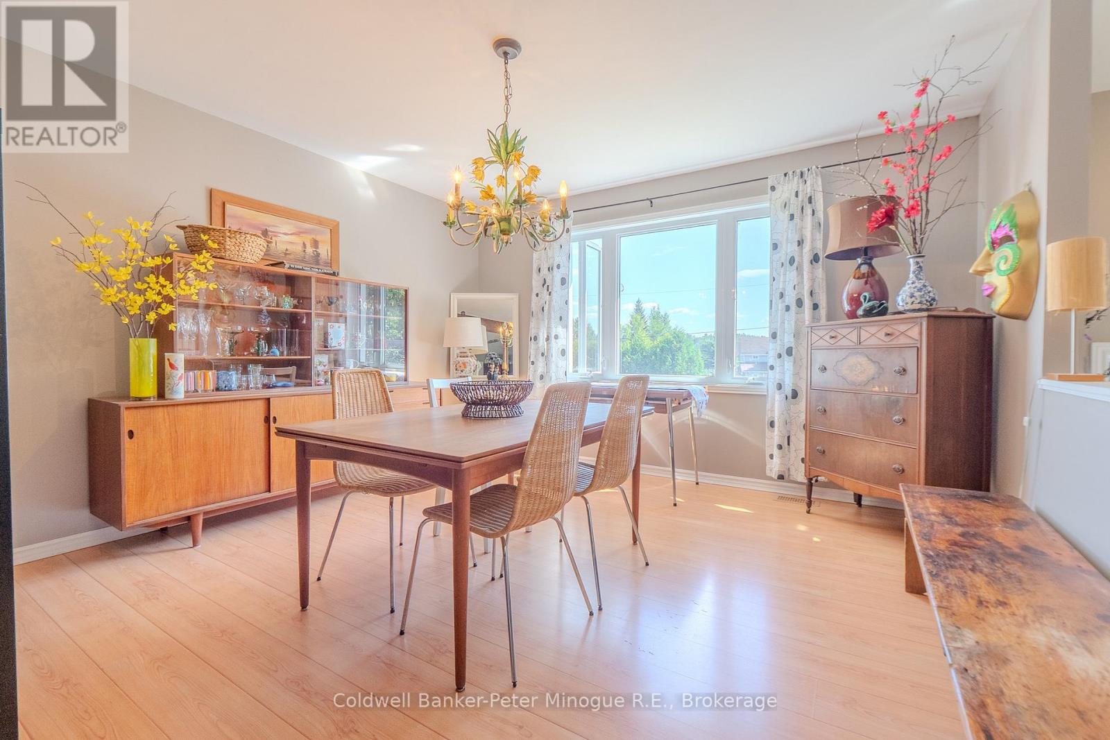 54 Lakeshore Drive, Temagami, Ontario  P0H 2H0 - Photo 9 - X12400967