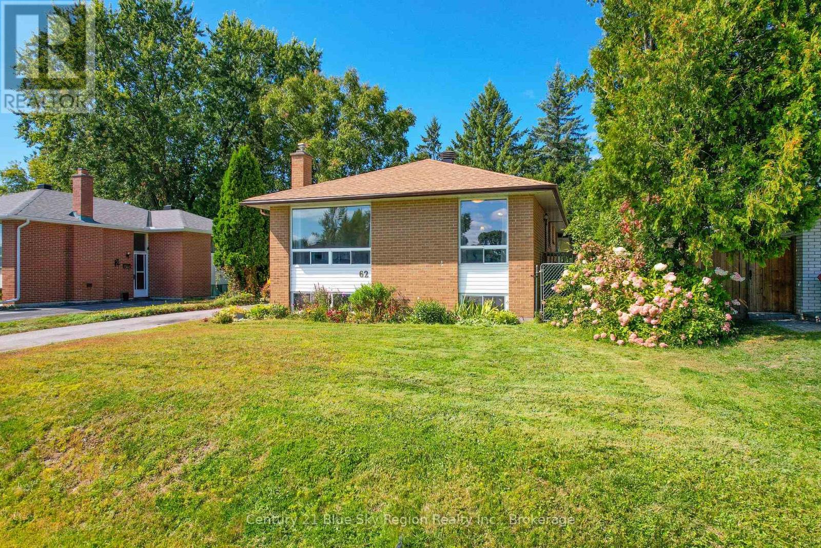62 Strathcona Drive, North Bay, Ontario  P1A 2N1 - Photo 2 - X12401035
