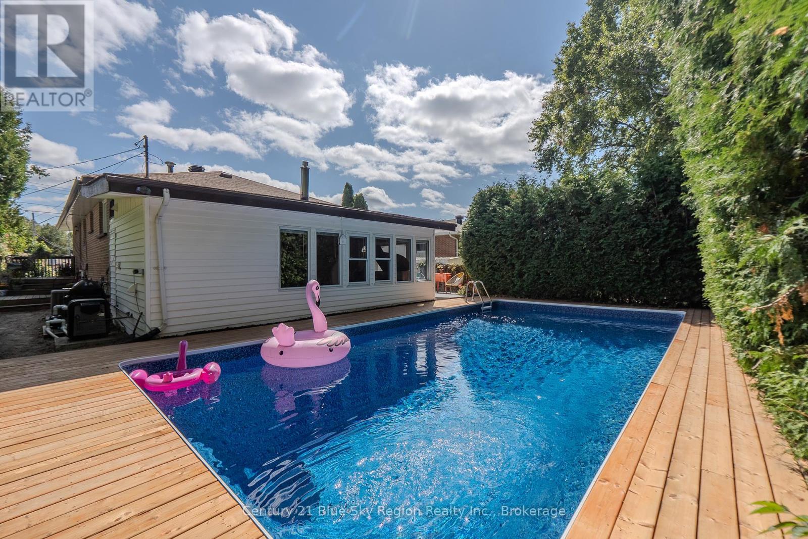 62 Strathcona Drive, North Bay, Ontario  P1A 2N1 - Photo 38 - X12401035