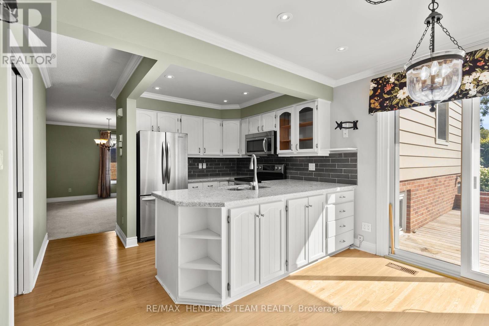 704 Vine Street, St. Catharines, Ontario  L2M 7L7 - Photo 17 - X12401055