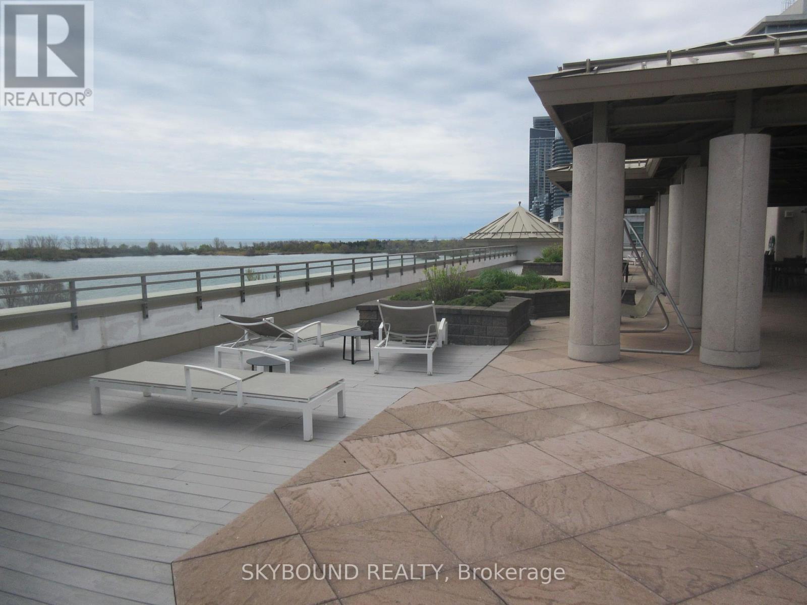 809 - 88 Palace Pier Court, Toronto, Ontario  M8V 4C2 - Photo 17 - W12400866
