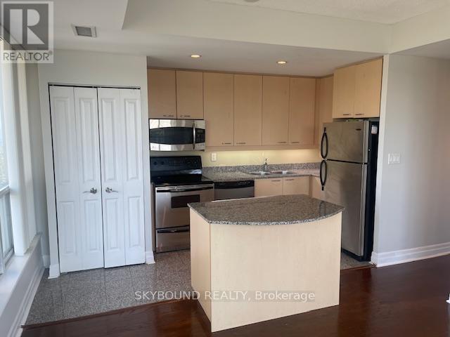 809 - 88 Palace Pier Court, Toronto, Ontario  M8V 4C2 - Photo 2 - W12400866