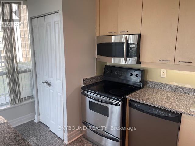 809 - 88 Palace Pier Court, Toronto, Ontario  M8V 4C2 - Photo 3 - W12400866