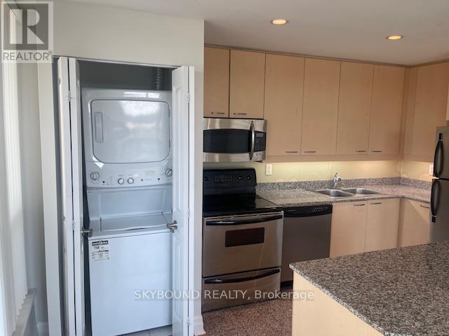 809 - 88 Palace Pier Court, Toronto, Ontario  M8V 4C2 - Photo 4 - W12400866