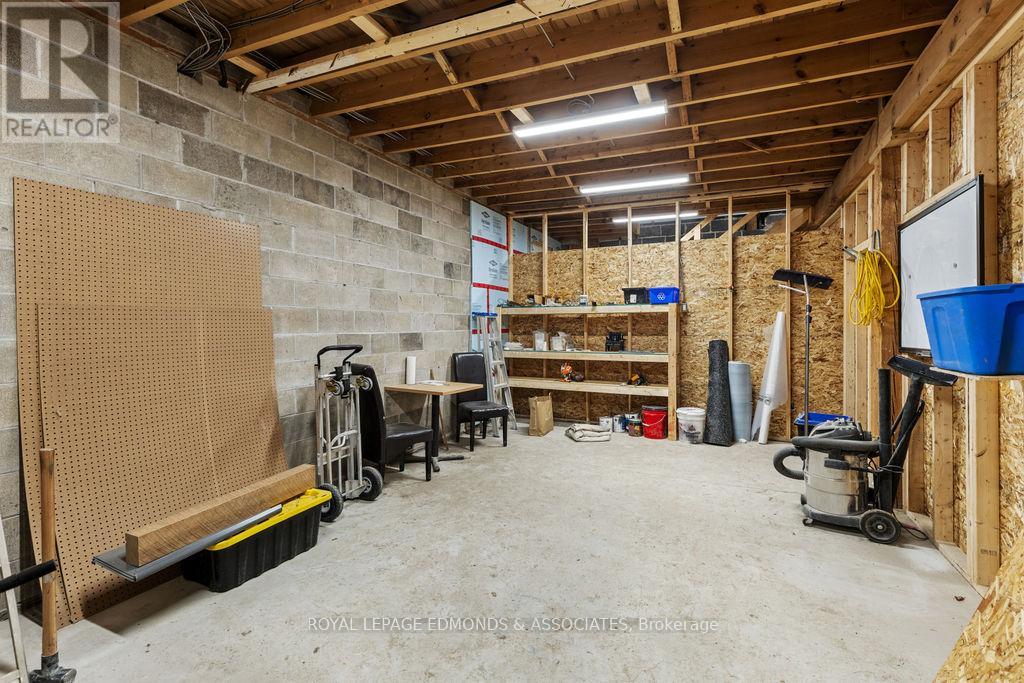 381 Supple Street, Pembroke, Ontario  K8A 3H7 - Photo 27 - X12400982