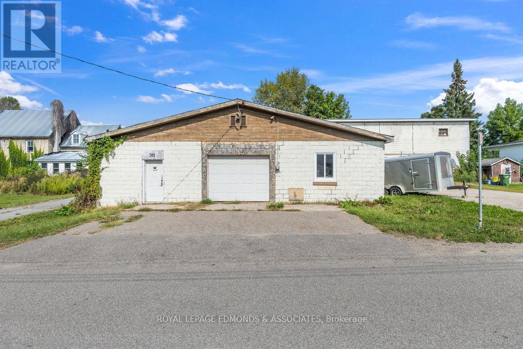 381 Supple Street, Pembroke, Ontario  K8A 3H7 - Photo 3 - X12400982