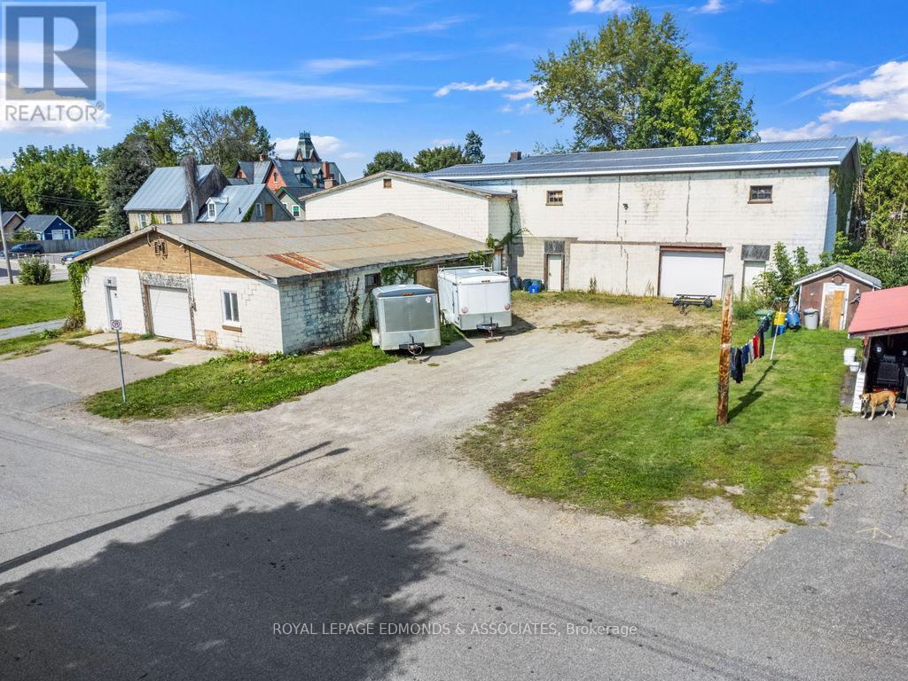 381 Supple Street, Pembroke, Ontario  K8A 3H7 - Photo 4 - X12400982