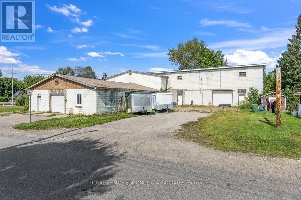 381 Supple Street, Pembroke, Ontario  K8A 3H7 - Photo 5 - X12400982