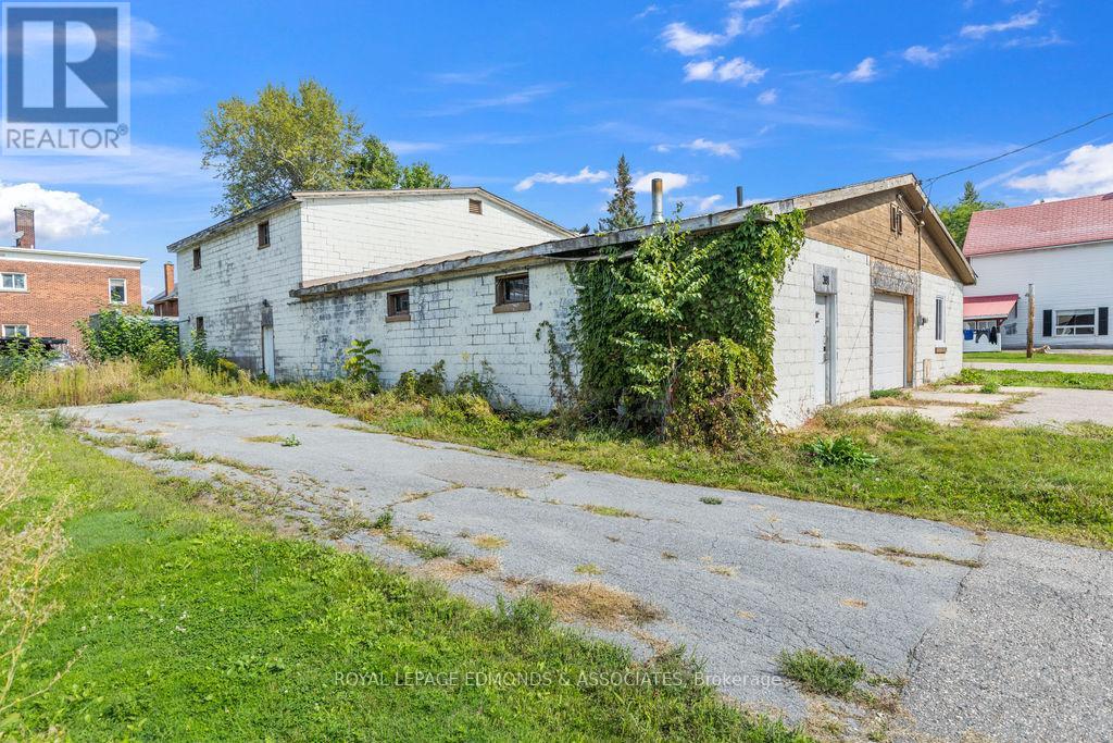 381 Supple Street, Pembroke, Ontario  K8A 3H7 - Photo 6 - X12400982