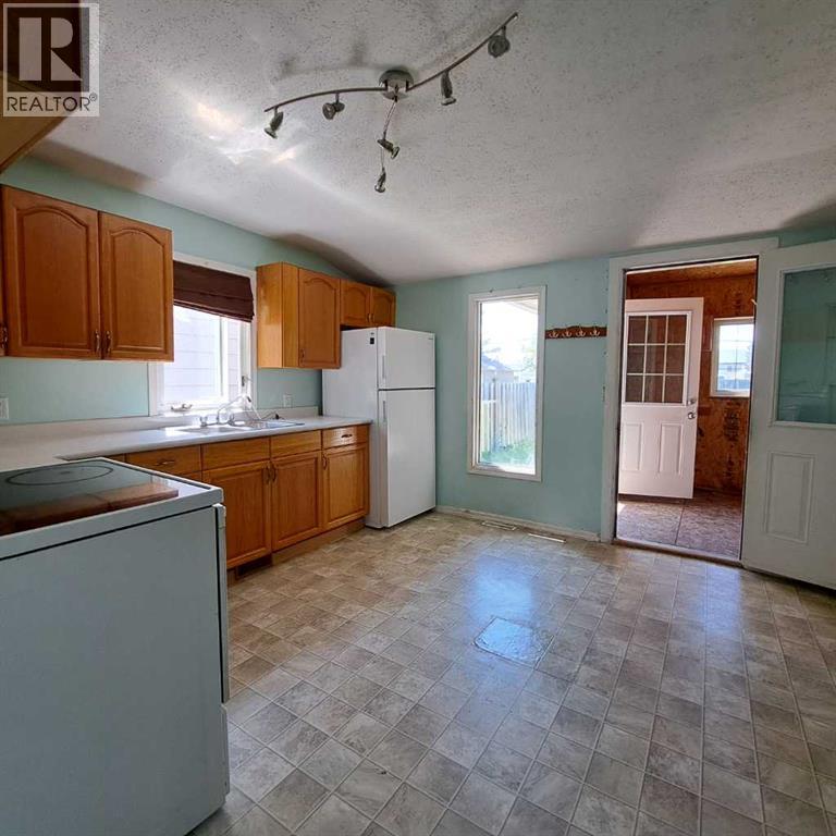 5308 49th Avenue, Lloydminster, Saskatchewan  S9V 0V1 - Photo 4 - A2256719