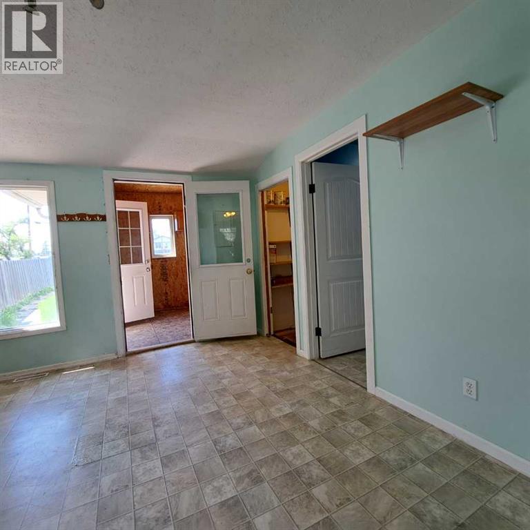 5308 49th Avenue, Lloydminster, Saskatchewan  S9V 0V1 - Photo 5 - A2256719
