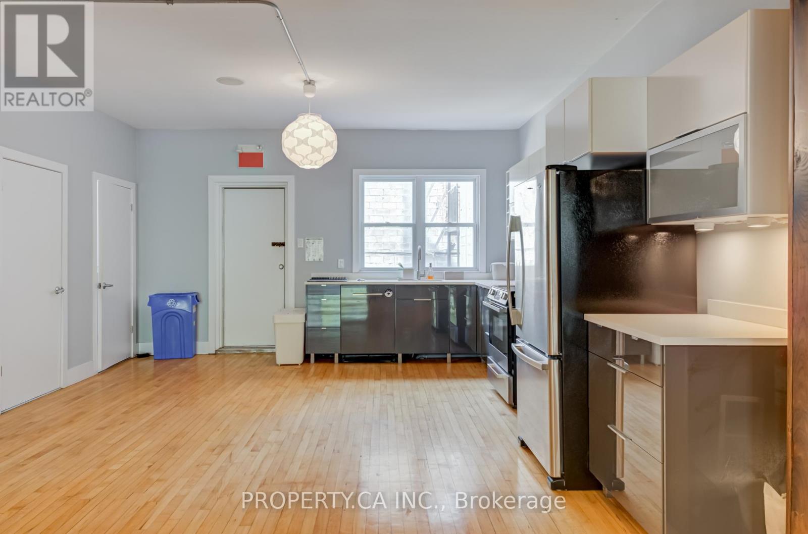 Upper - 205 Augusta Avenue, Toronto, Ontario  M5T 2L4 - Photo 11 - C12401045