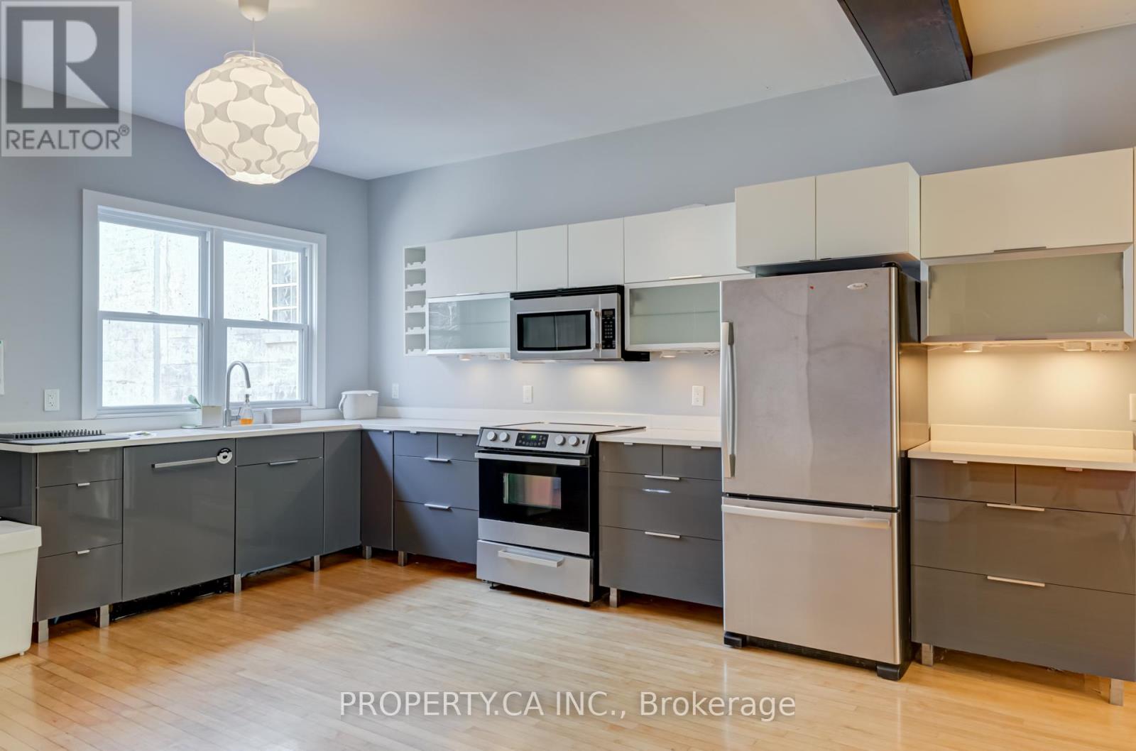 Upper - 205 Augusta Avenue, Toronto, Ontario  M5T 2L4 - Photo 12 - C12401045