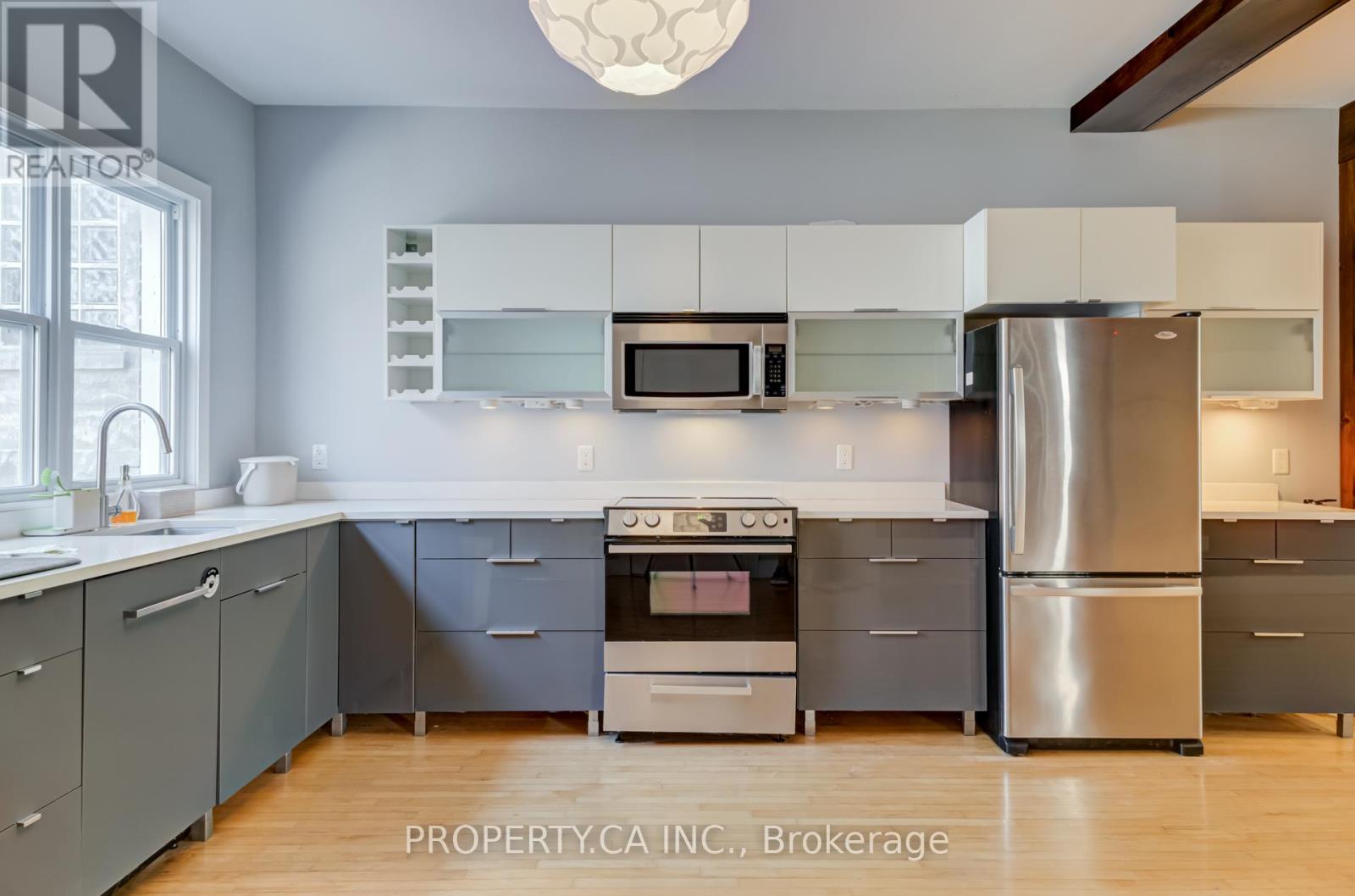 Upper - 205 Augusta Avenue, Toronto, Ontario  M5T 2L4 - Photo 13 - C12401045