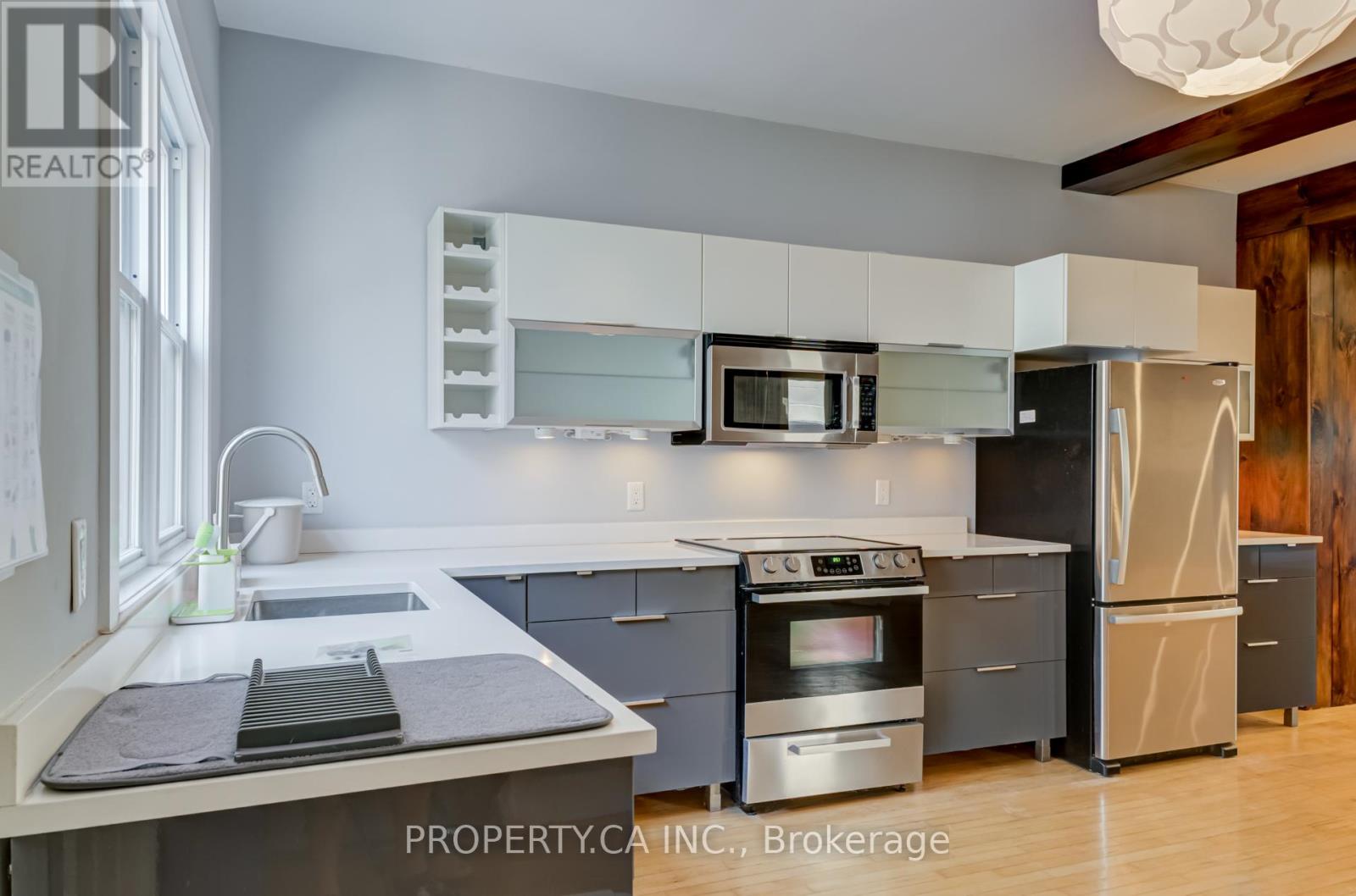 Upper - 205 Augusta Avenue, Toronto, Ontario  M5T 2L4 - Photo 14 - C12401045