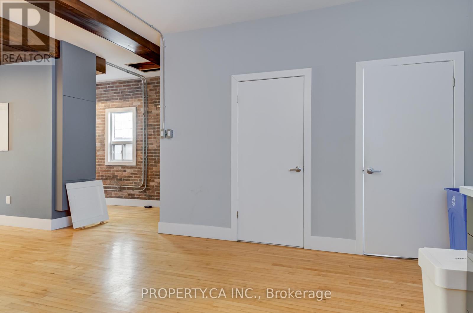 Upper - 205 Augusta Avenue, Toronto, Ontario  M5T 2L4 - Photo 15 - C12401045