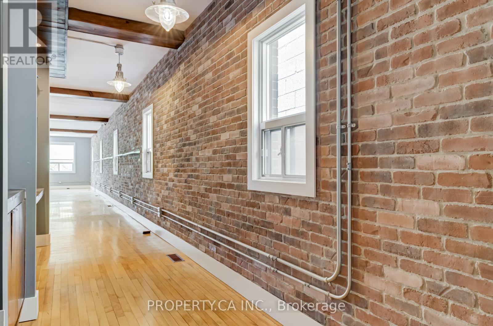 Upper - 205 Augusta Avenue, Toronto, Ontario  M5T 2L4 - Photo 16 - C12401045