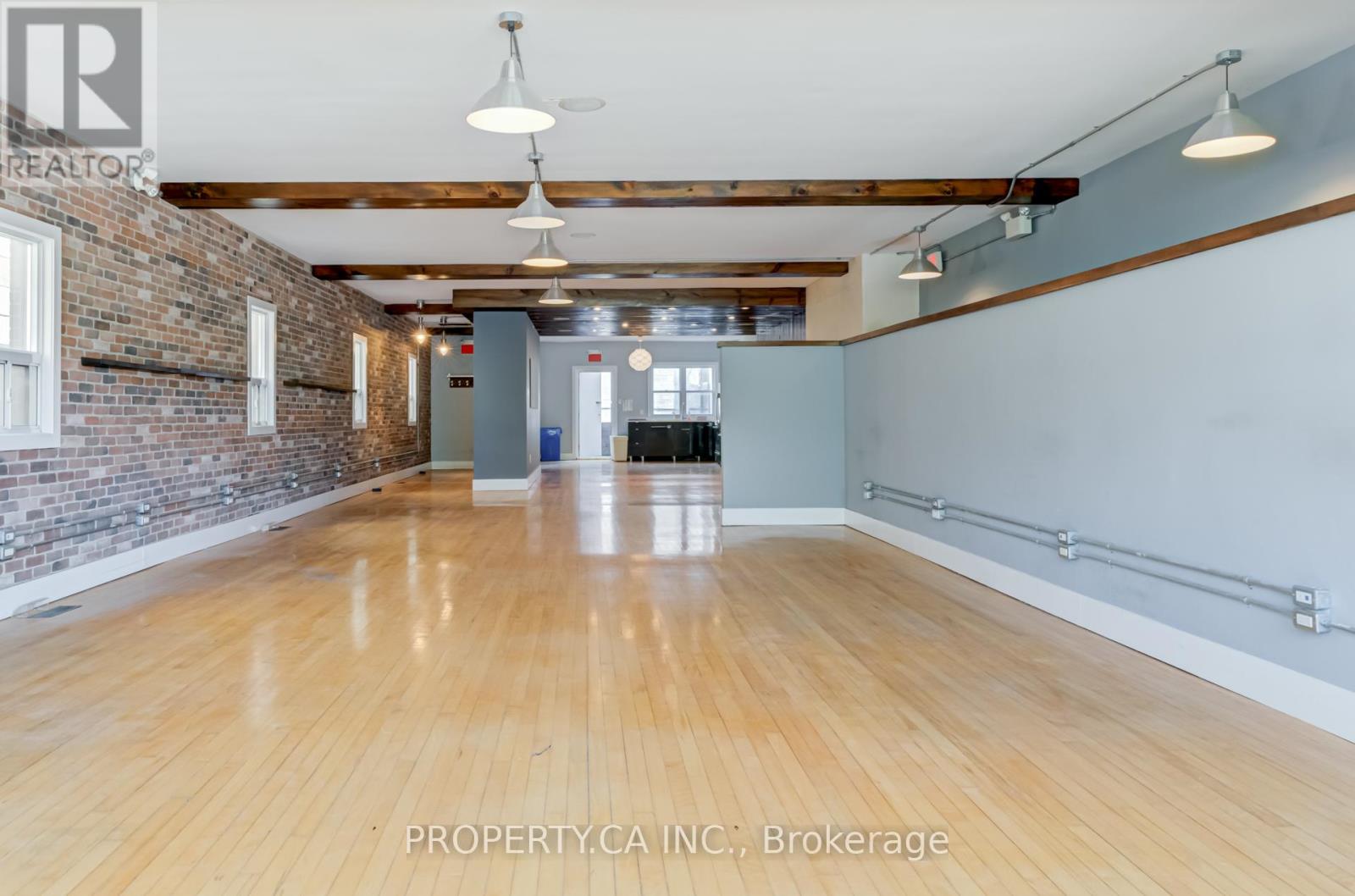 Upper - 205 Augusta Avenue, Toronto, Ontario  M5T 2L4 - Photo 18 - C12401045
