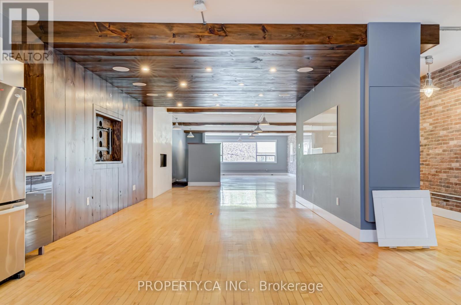 Upper - 205 Augusta Avenue, Toronto, Ontario  M5T 2L4 - Photo 19 - C12401045