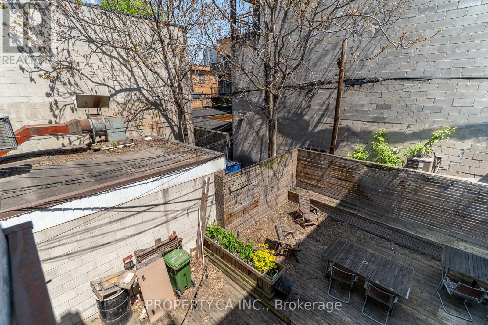Upper - 205 Augusta Avenue, Toronto, Ontario  M5T 2L4 - Photo 22 - C12401045