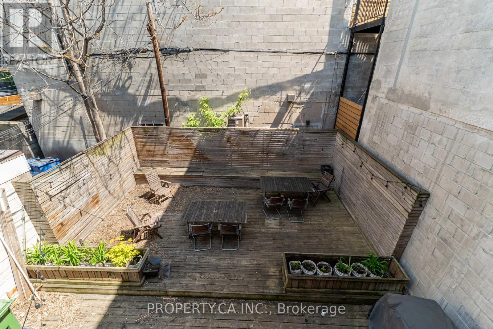 Upper - 205 Augusta Avenue, Toronto, Ontario  M5T 2L4 - Photo 23 - C12401045