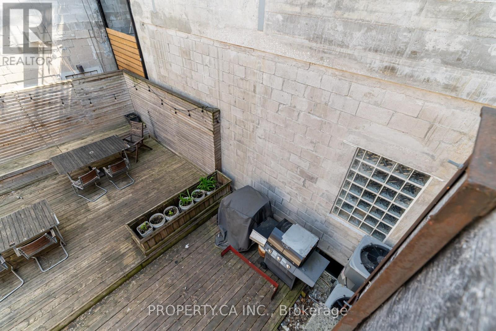 Upper - 205 Augusta Avenue, Toronto, Ontario  M5T 2L4 - Photo 24 - C12401045