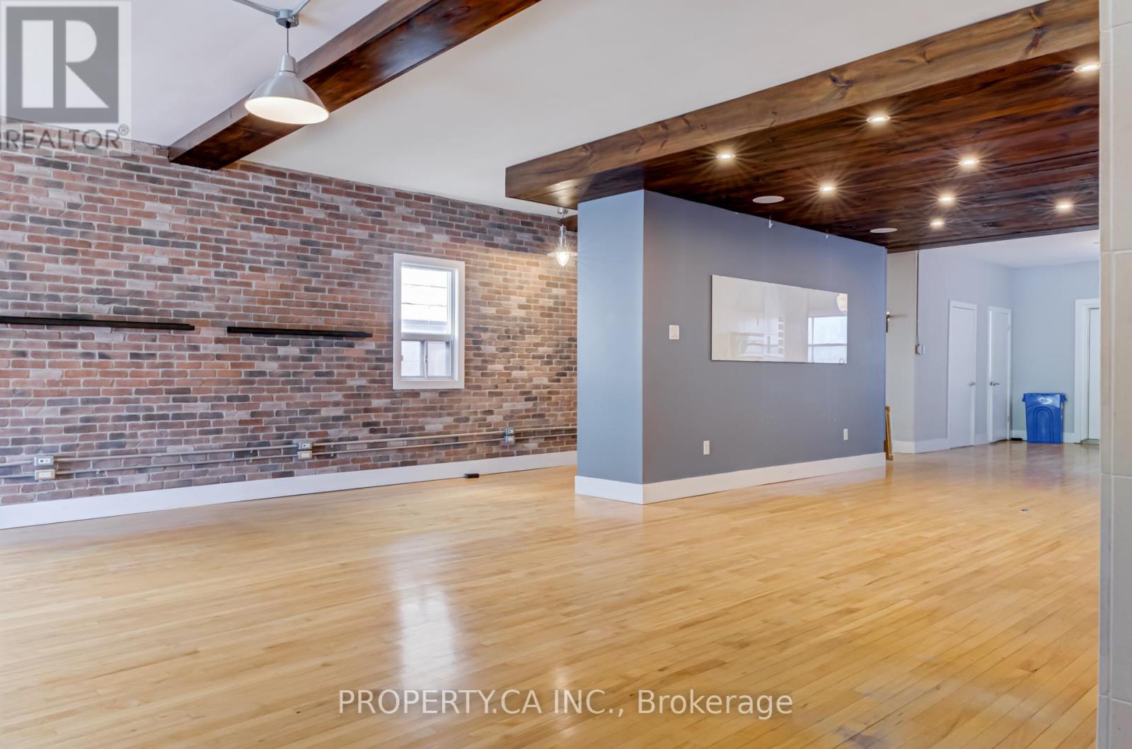 Upper - 205 Augusta Avenue, Toronto, Ontario  M5T 2L4 - Photo 3 - C12401045