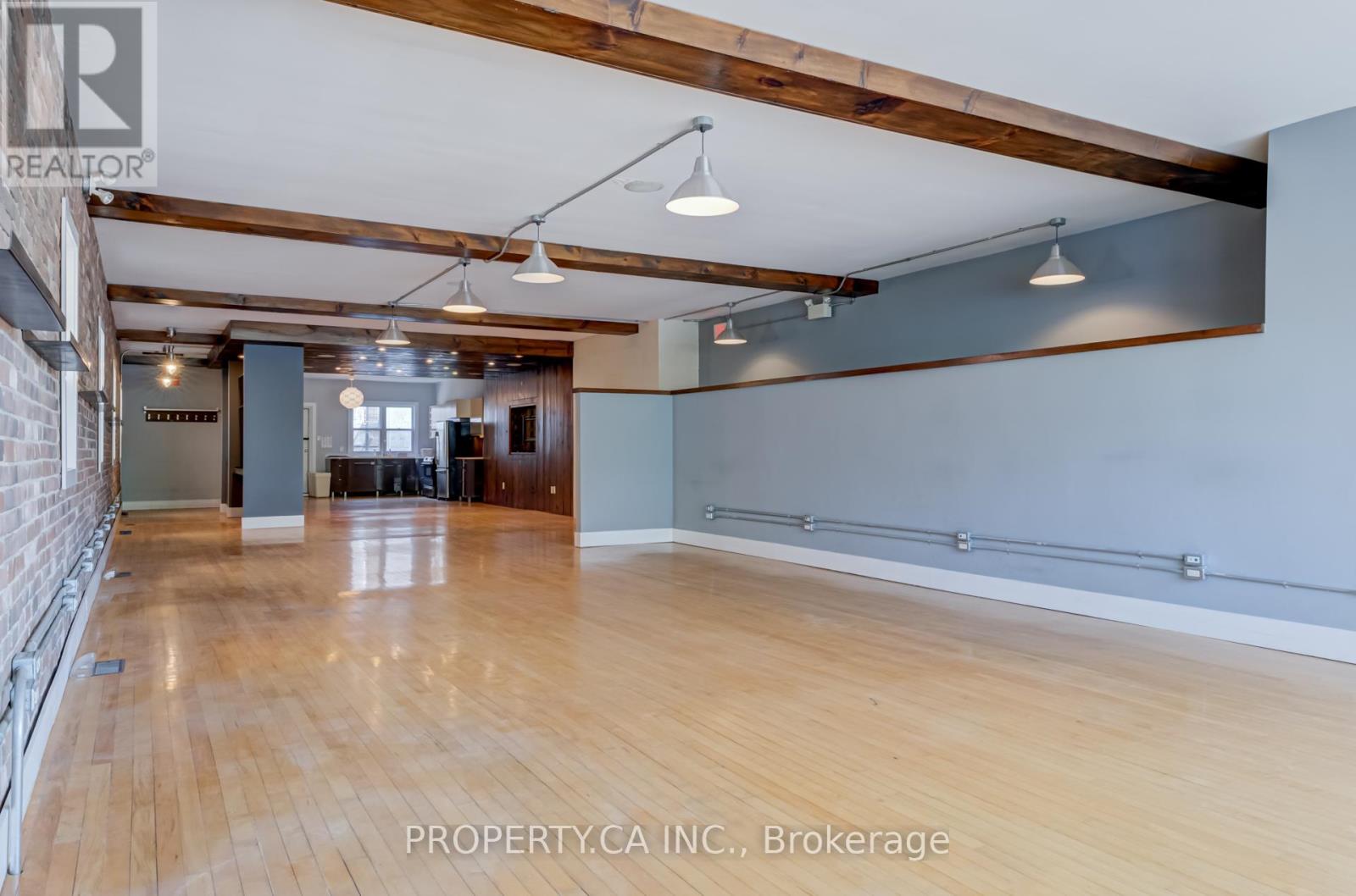 Upper - 205 Augusta Avenue, Toronto, Ontario  M5T 2L4 - Photo 5 - C12401045