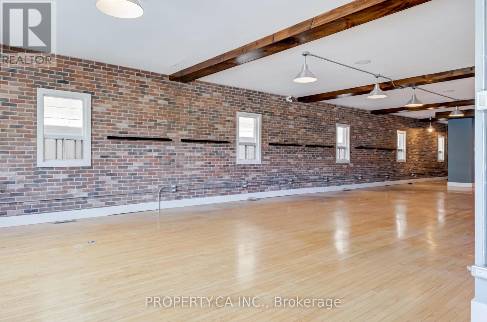Upper - 205 Augusta Avenue, Toronto, Ontario  M5T 2L4 - Photo 6 - C12401045