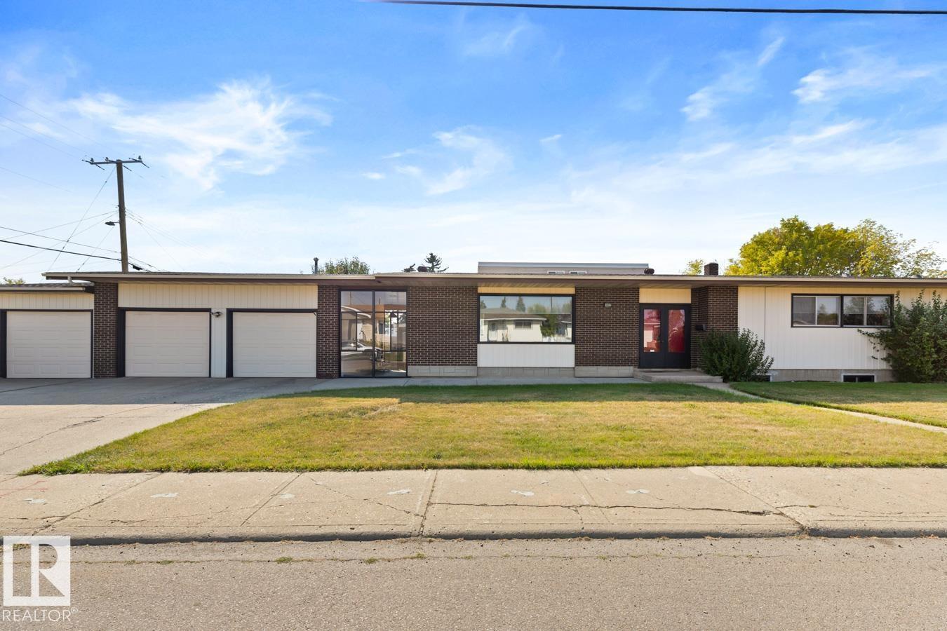 8007 128 Av Nw, Edmonton, Alberta  T5C 1T8 - Photo 2 - E4457568