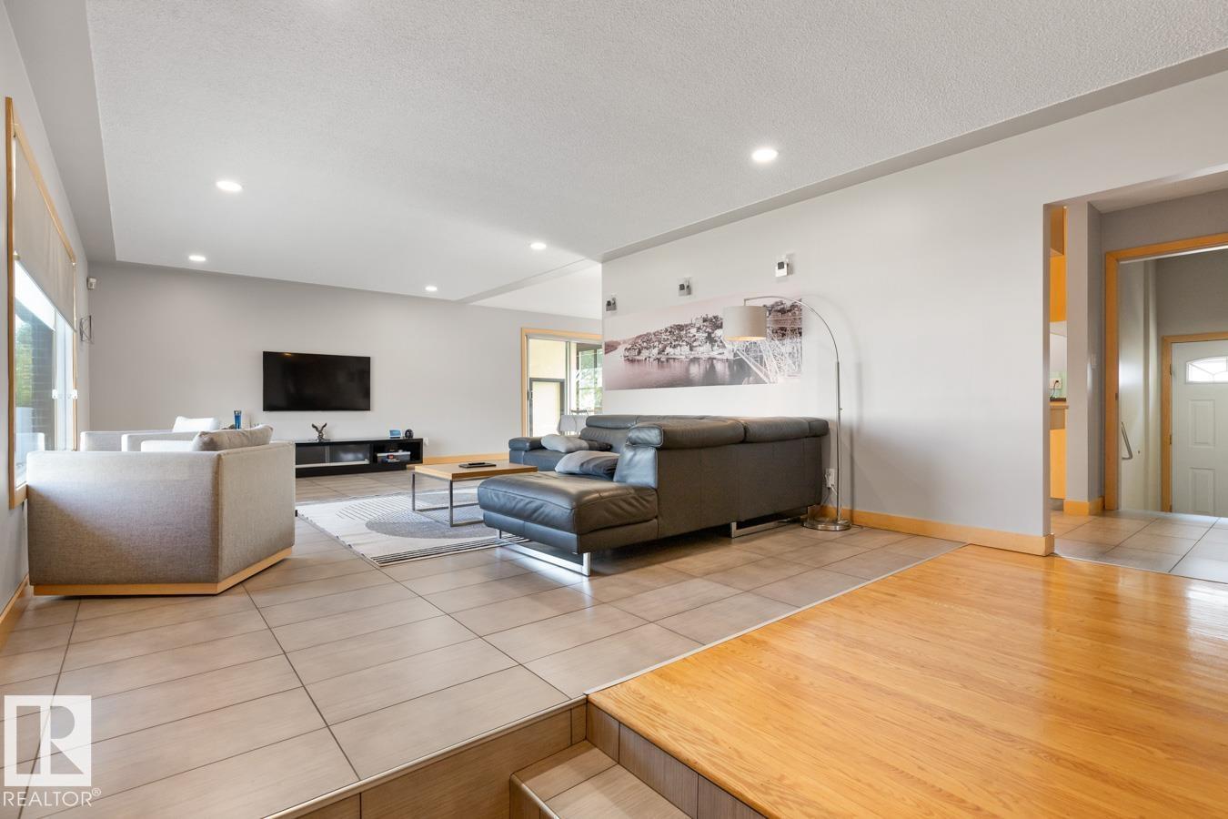 8007 128 Av Nw, Edmonton, Alberta  T5C 1T8 - Photo 4 - E4457568