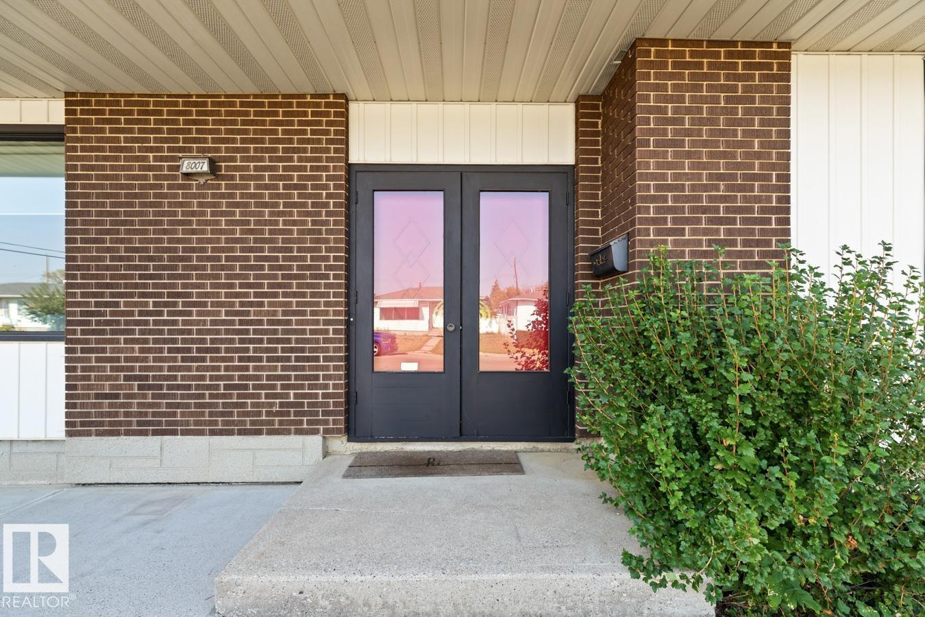 8007 128 Av Nw, Edmonton, Alberta  T5C 1T8 - Photo 3 - E4457568