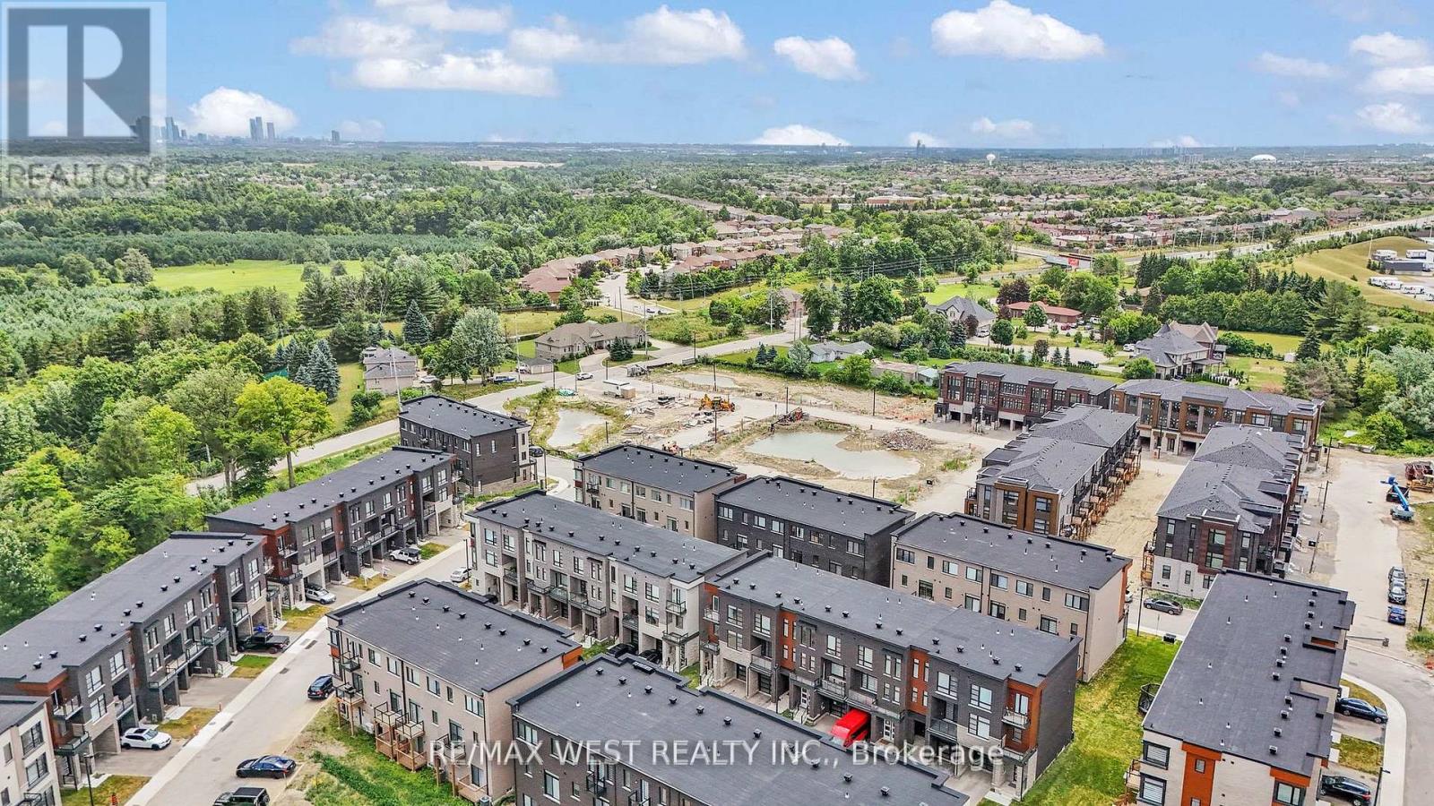 15 Quilico Road N, Vaughan, Ontario  L4H 5H1 - Photo 2 - N12400941