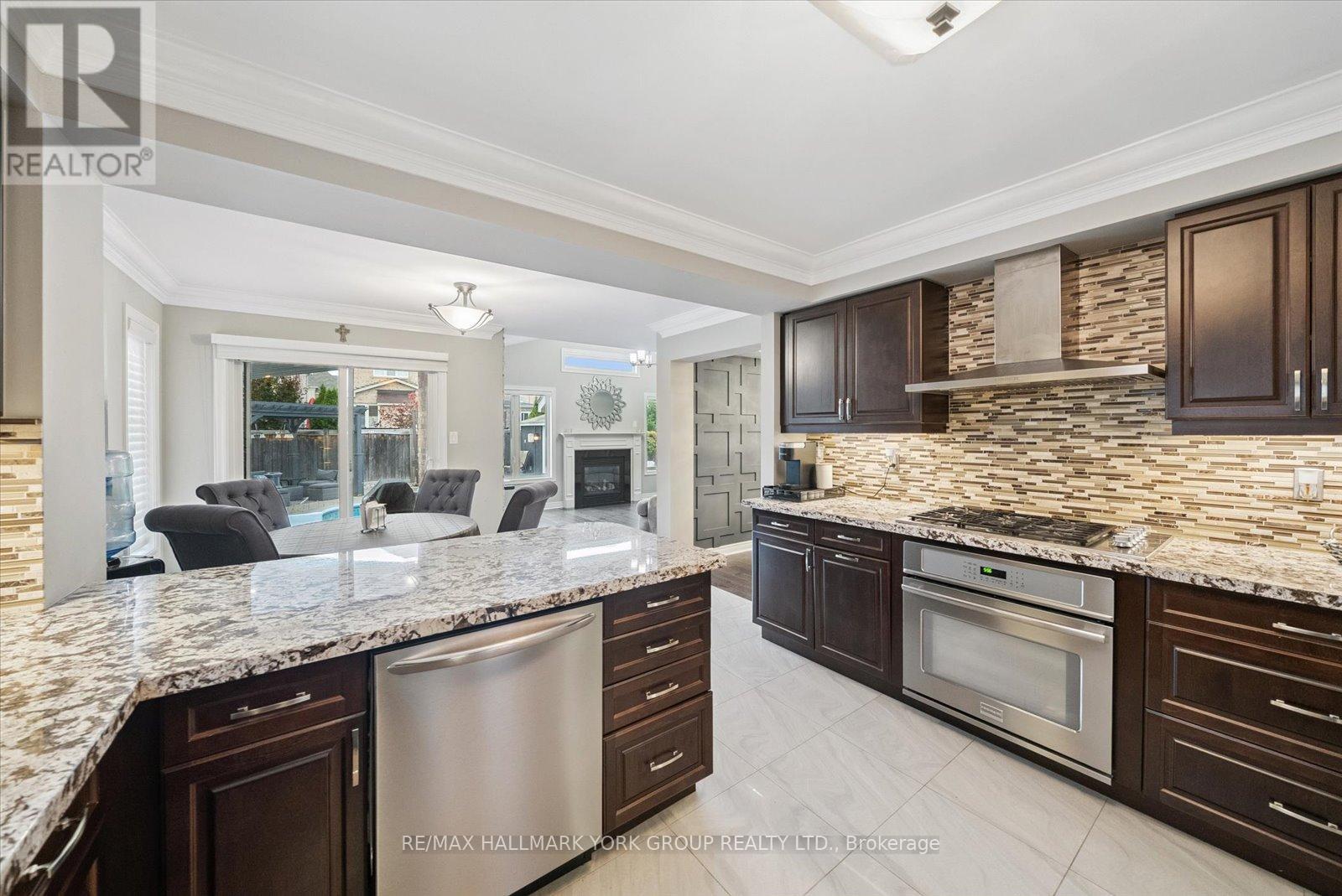 254 Meadowhawk Trail, Bradford West Gwillimbury (Bradford), Ontario  L3Z 0E9 - Photo 10 - N12401051