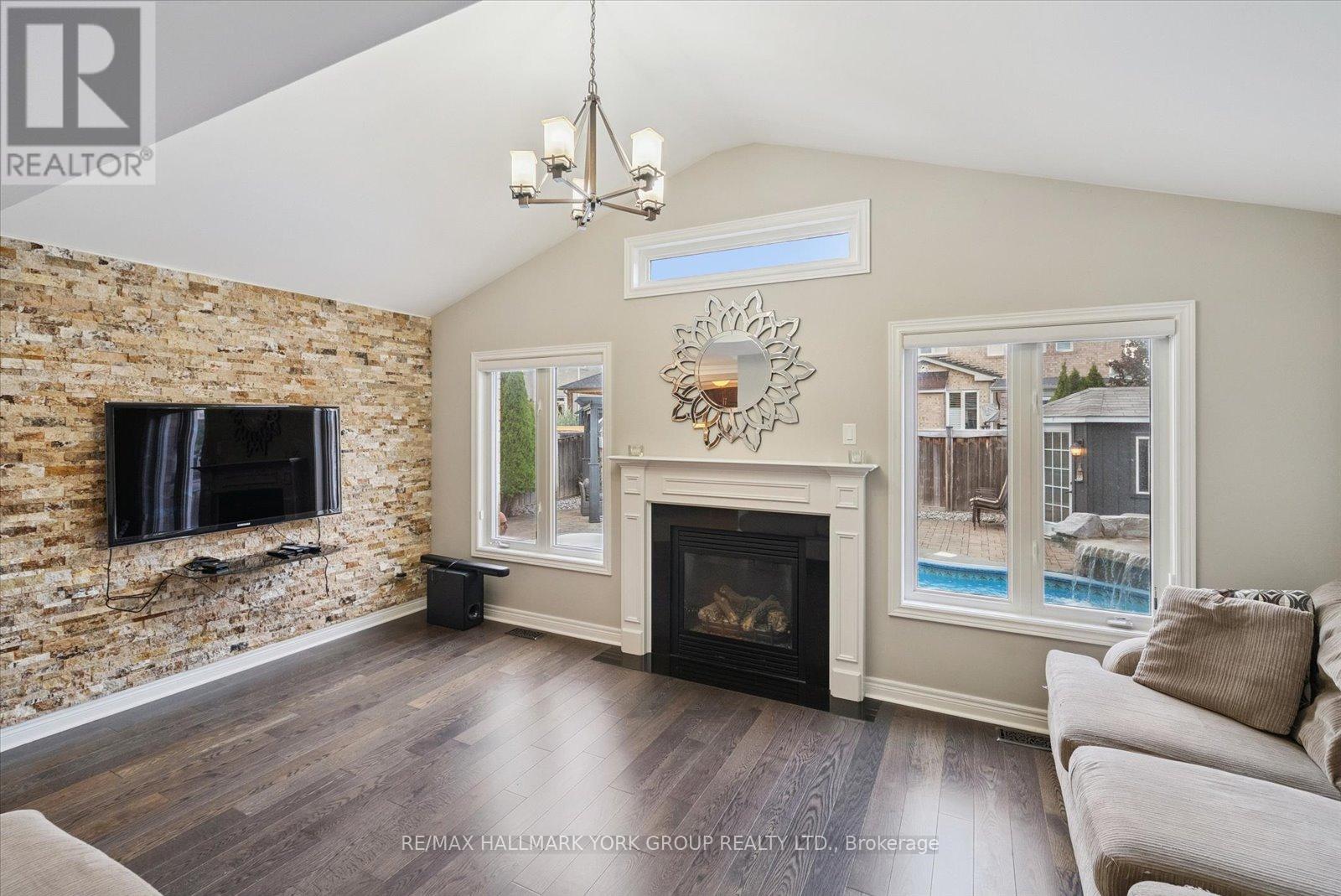 254 Meadowhawk Trail, Bradford West Gwillimbury (Bradford), Ontario  L3Z 0E9 - Photo 13 - N12401051