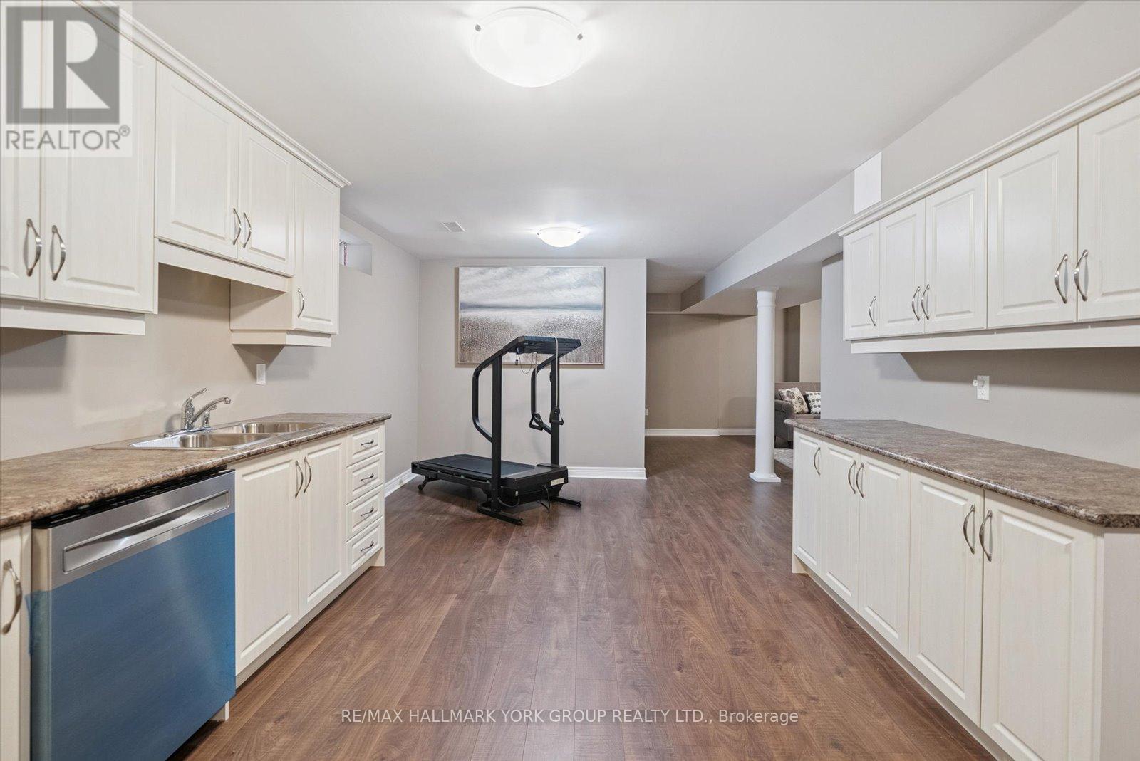 254 Meadowhawk Trail, Bradford West Gwillimbury (Bradford), Ontario  L3Z 0E9 - Photo 24 - N12401051