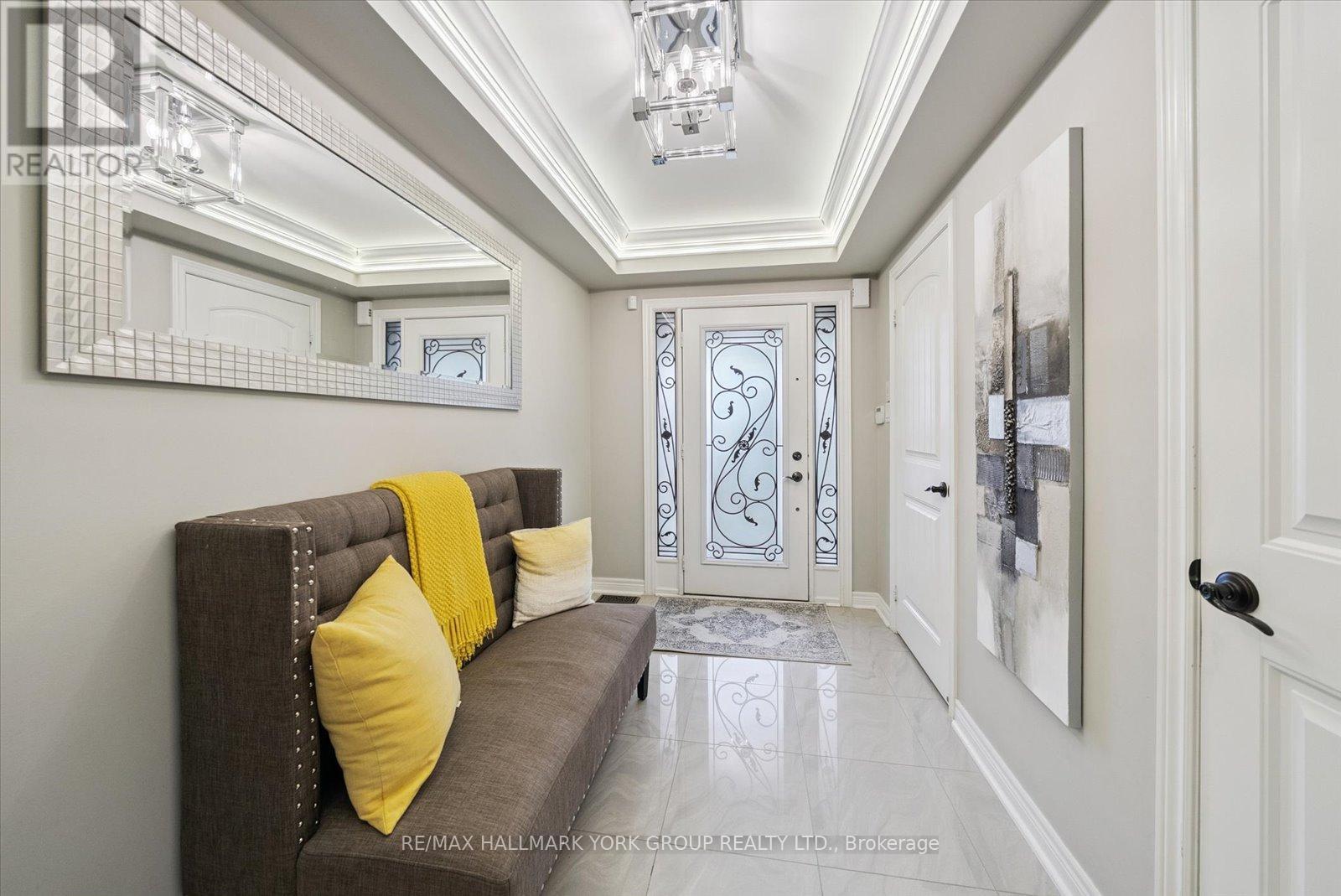 254 Meadowhawk Trail, Bradford West Gwillimbury (Bradford), Ontario  L3Z 0E9 - Photo 3 - N12401051