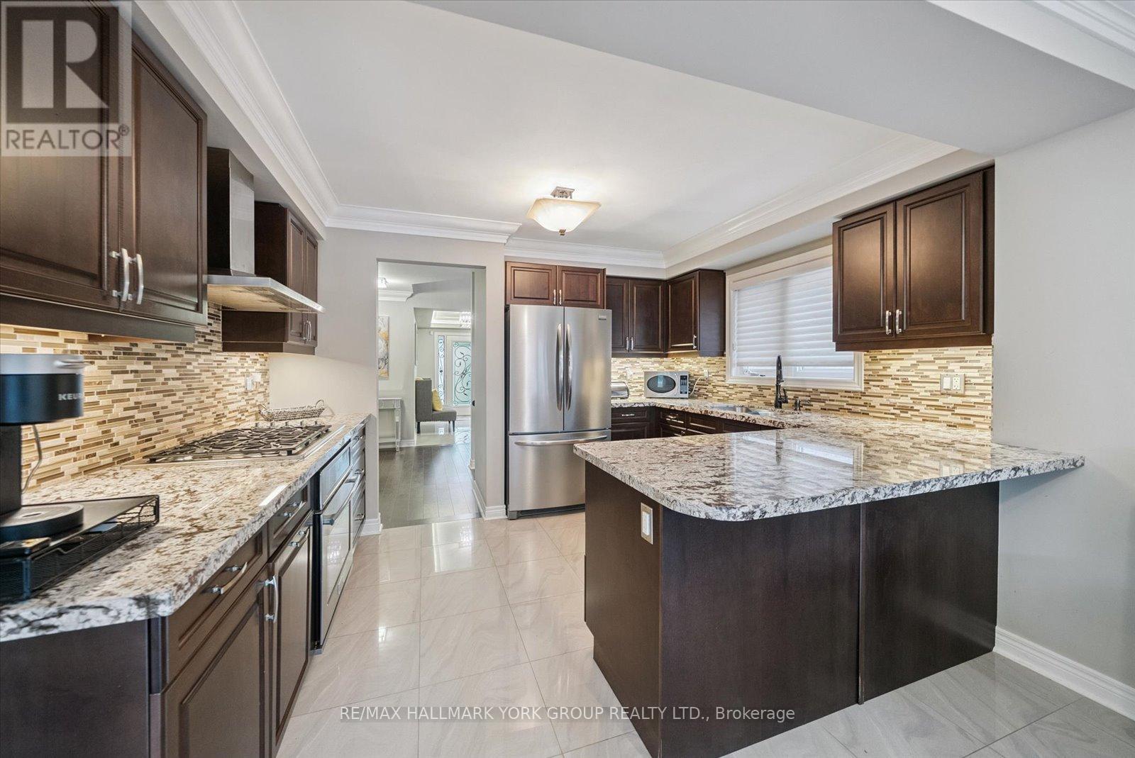 254 Meadowhawk Trail, Bradford West Gwillimbury (Bradford), Ontario  L3Z 0E9 - Photo 8 - N12401051
