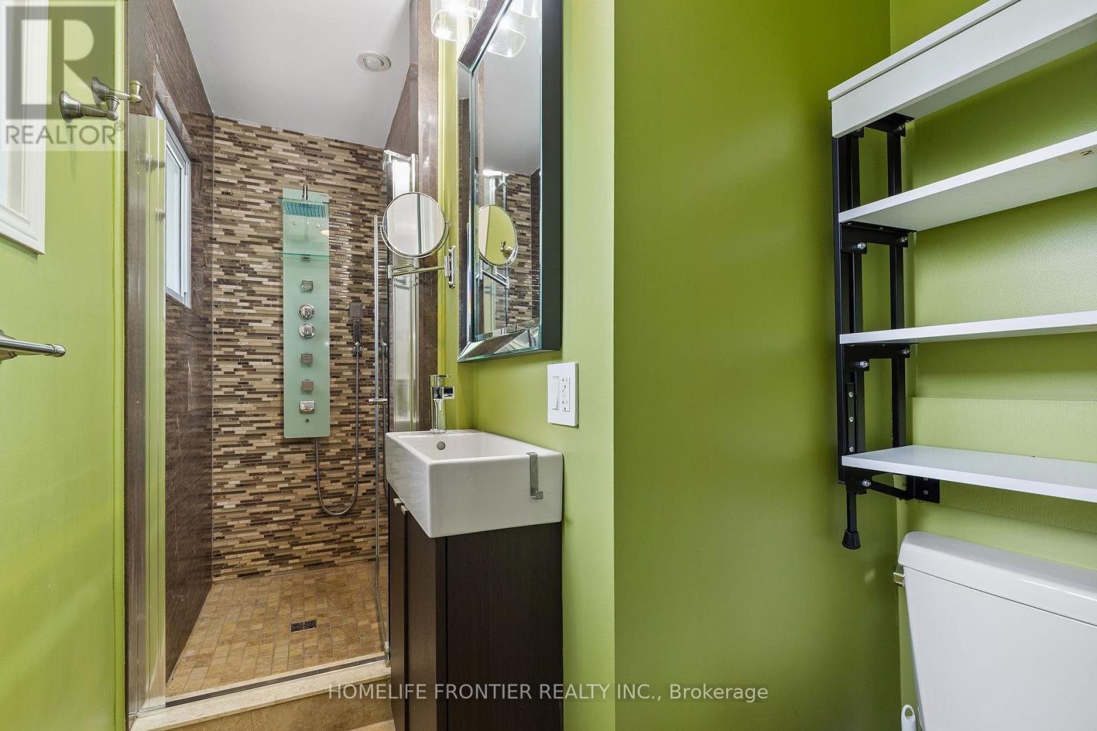 40 Delta Crescent, East Gwillimbury, Ontario  L9N 1G4 - Photo 17 - N12401052