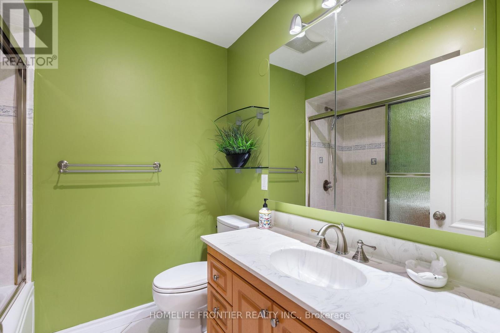 40 Delta Crescent, East Gwillimbury, Ontario  L9N 1G4 - Photo 25 - N12401052