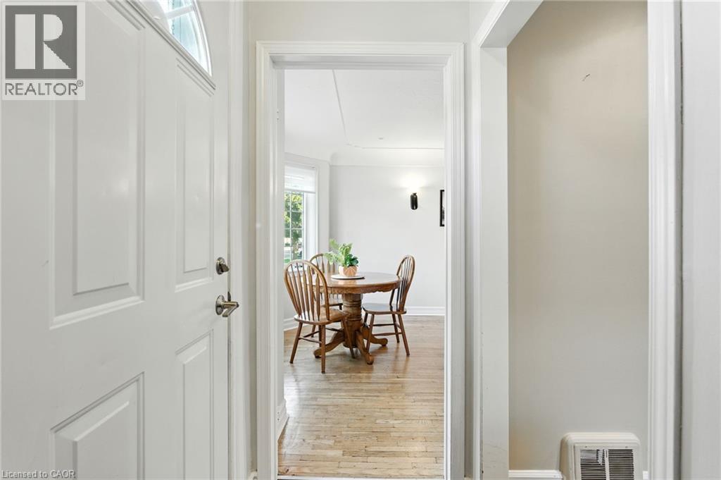 261 East 14th Street, Hamilton, Ontario  L9A 4B8 - Photo 5 - 40769339
