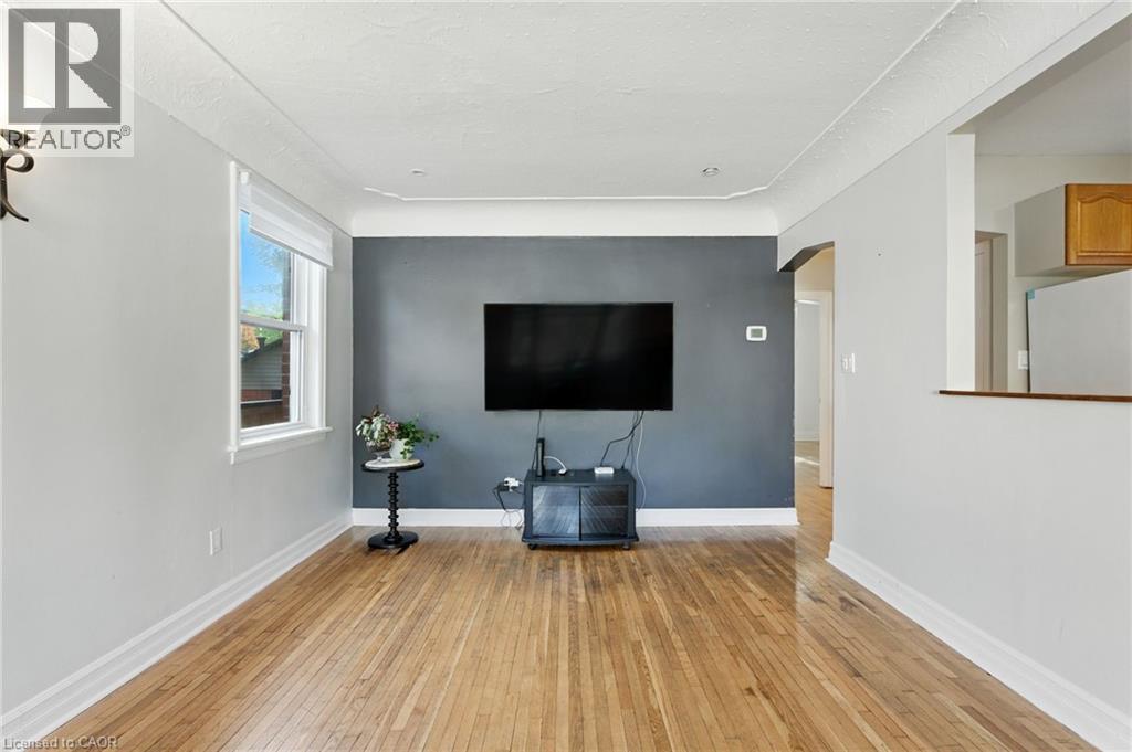 261 East 14th Street, Hamilton, Ontario  L9A 4B8 - Photo 9 - 40769339