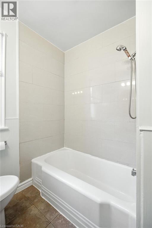261 East 14th Street, Hamilton, Ontario  L9A 4B8 - Photo 24 - 40769339